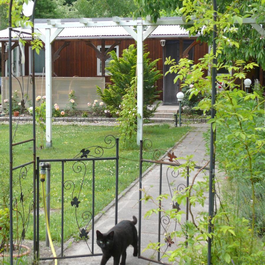 Bungalow Im Maerchengarten Krauschwitz Exterior photo